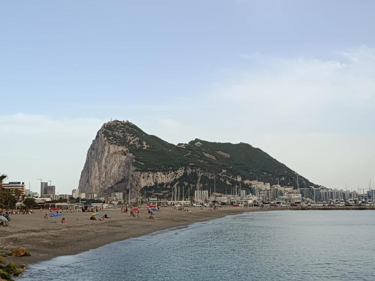 Vistas A 3 Paises Y 2 Continentes 1º Linea De Playa A 5 Minutos De Gibraltar Lejlighed La Línea de la Concepción Eksteriør billede