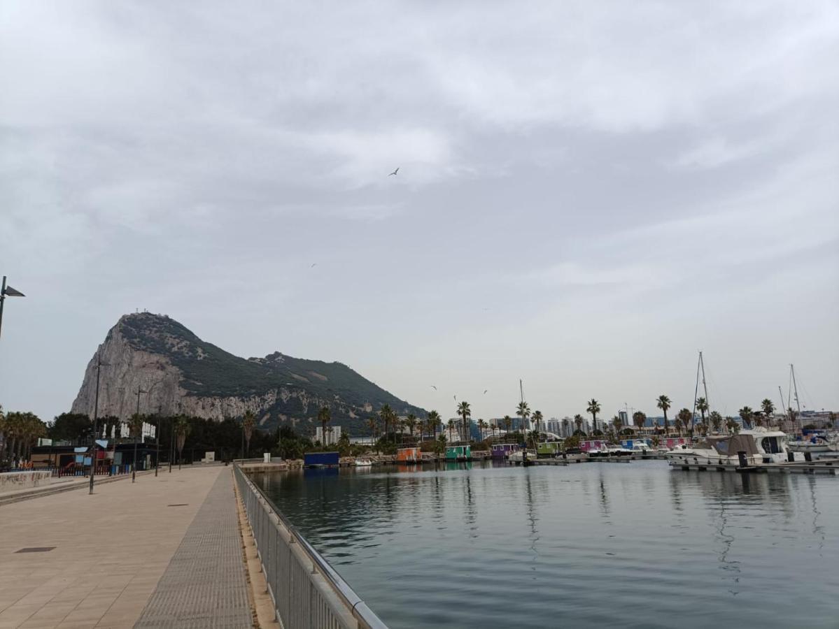 Vistas A 3 Paises Y 2 Continentes 1º Linea De Playa A 5 Minutos De Gibraltar Lejlighed La Línea de la Concepción Eksteriør billede