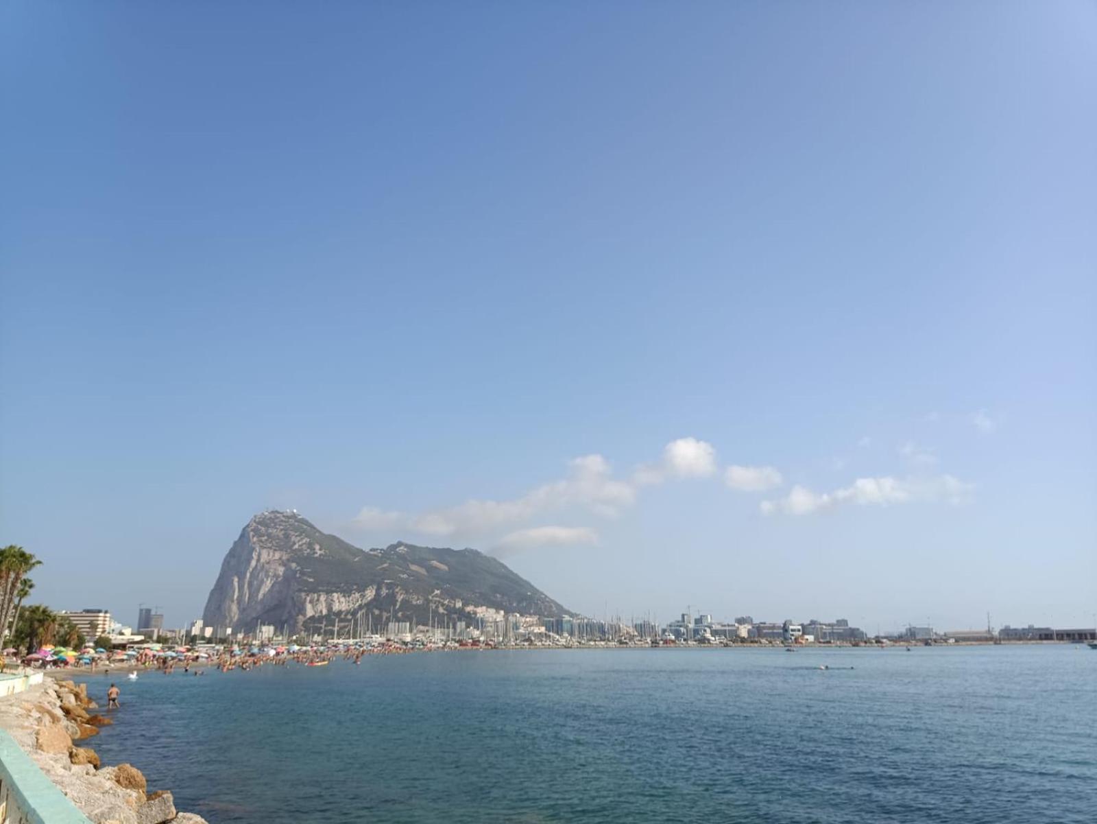 Vistas A 3 Paises Y 2 Continentes 1º Linea De Playa A 5 Minutos De Gibraltar Lejlighed La Línea de la Concepción Eksteriør billede